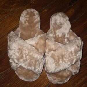 Cozy Faux Fur Women's Slippers in Pink